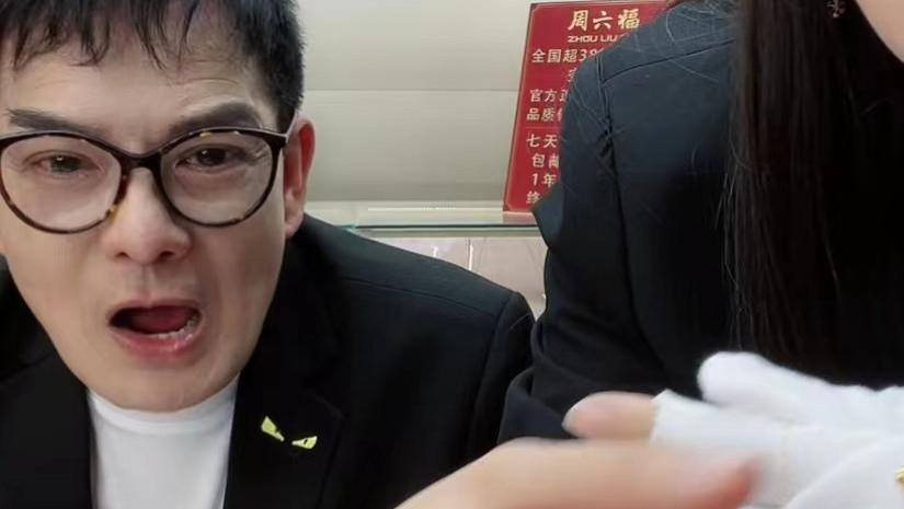 李国麟|67岁演员李国麟直播间卖黄金，1克要卖669元，网友：太贵了！
