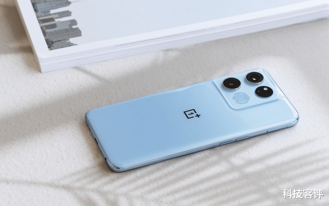 一加科技|2022换机理性分析，骁龙8+旗舰值得等，2K机型也能满足需求