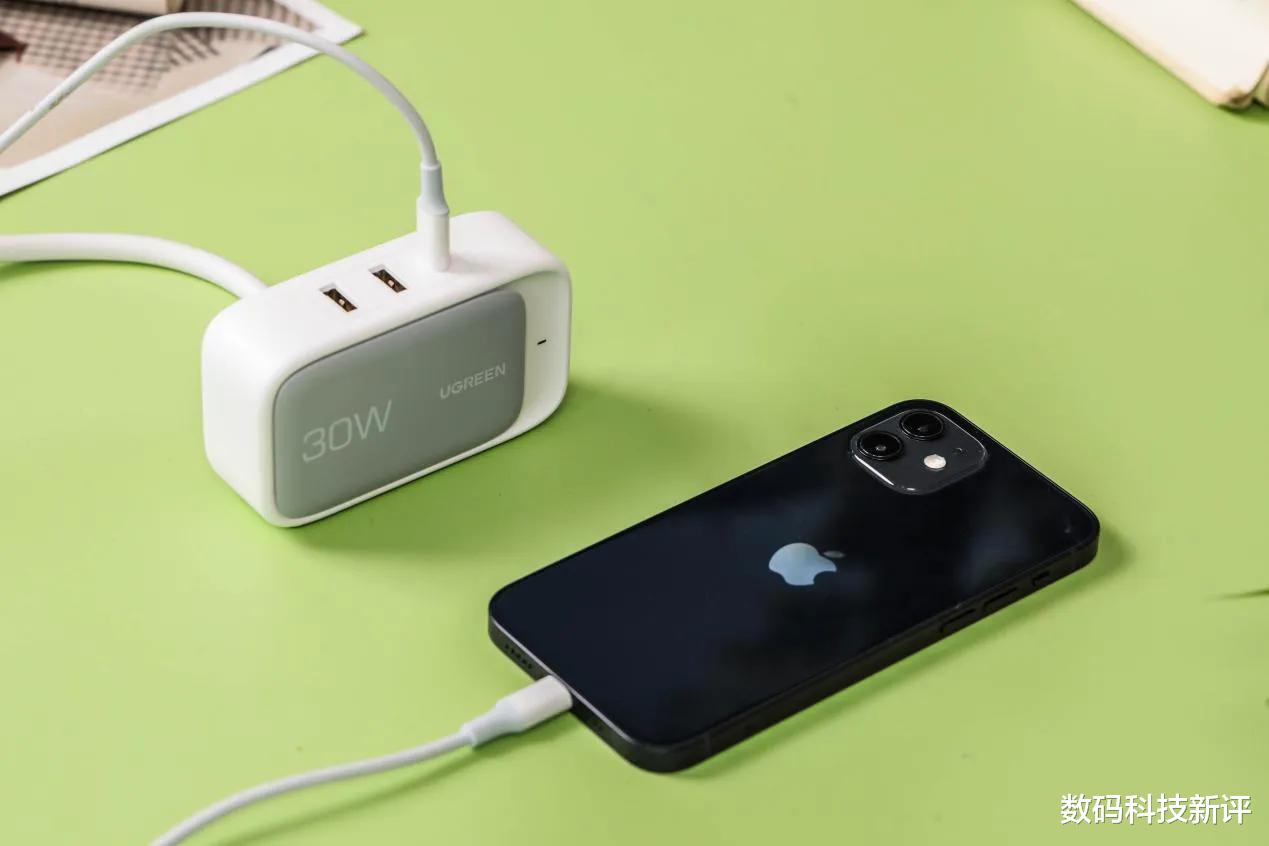 苹果|苹果首款双C口充电器曝光!35w氮化镓能和国内数码厂商一较高下?