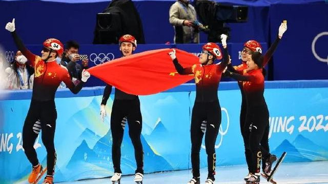 中国队|首枚金牌！感谢天时地利人和的同时，不要忘了感谢祖国的强大