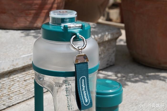 |摩飞便携榨汁桶：随时补水，40秒鲜榨，喝出美美好肌肤！