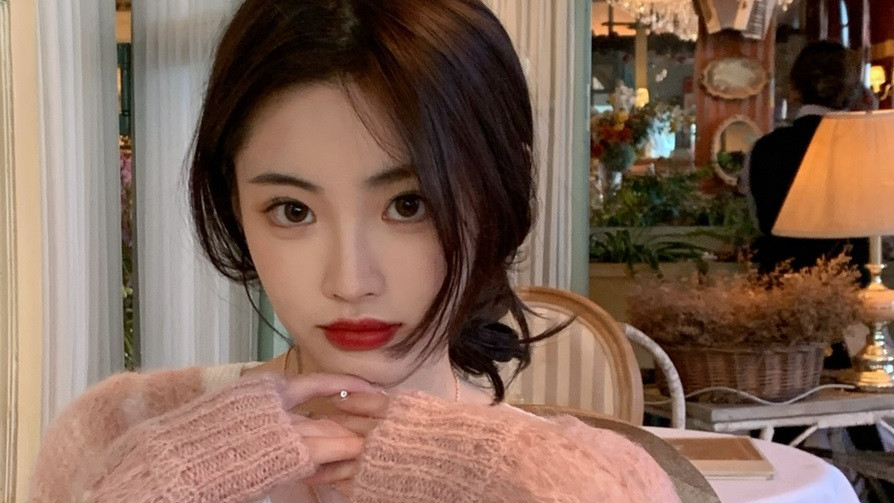 RNG|RNG小明女友公开，长相甜美气质出众！看到照片后，网友直呼羡慕