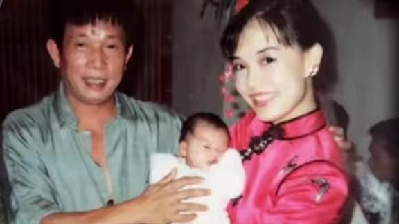 翁静晶|让原配心甘情愿的让位，55岁再嫁赌王家族，她的人生太彪悍