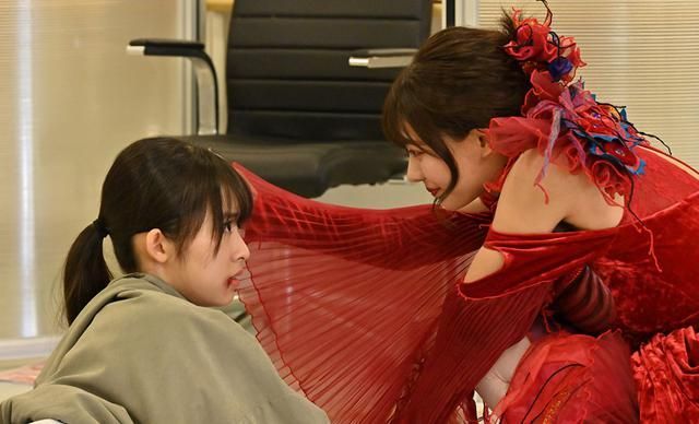 假面骑士利维斯|假面骑士利维斯：从女王大人到万人嫌，阿基蕾娜到底经历了什么？