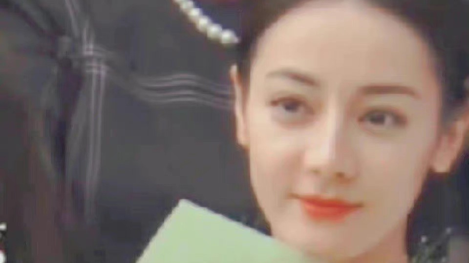 迪丽热巴|《公诉精英》强阵容杀青，迪丽热巴看着好开心