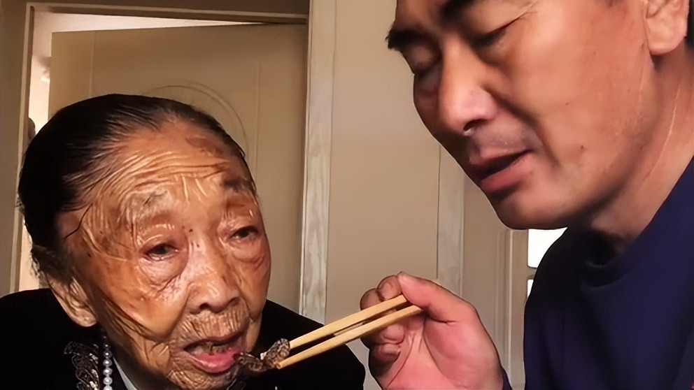 李玉成|马玉琴直播炫耀收到名贵珠宝，嫌弃玉成送的镯子丑，网友：飘了？