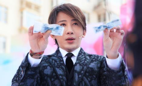 女校之星|会变魔术的人叫什么谦?