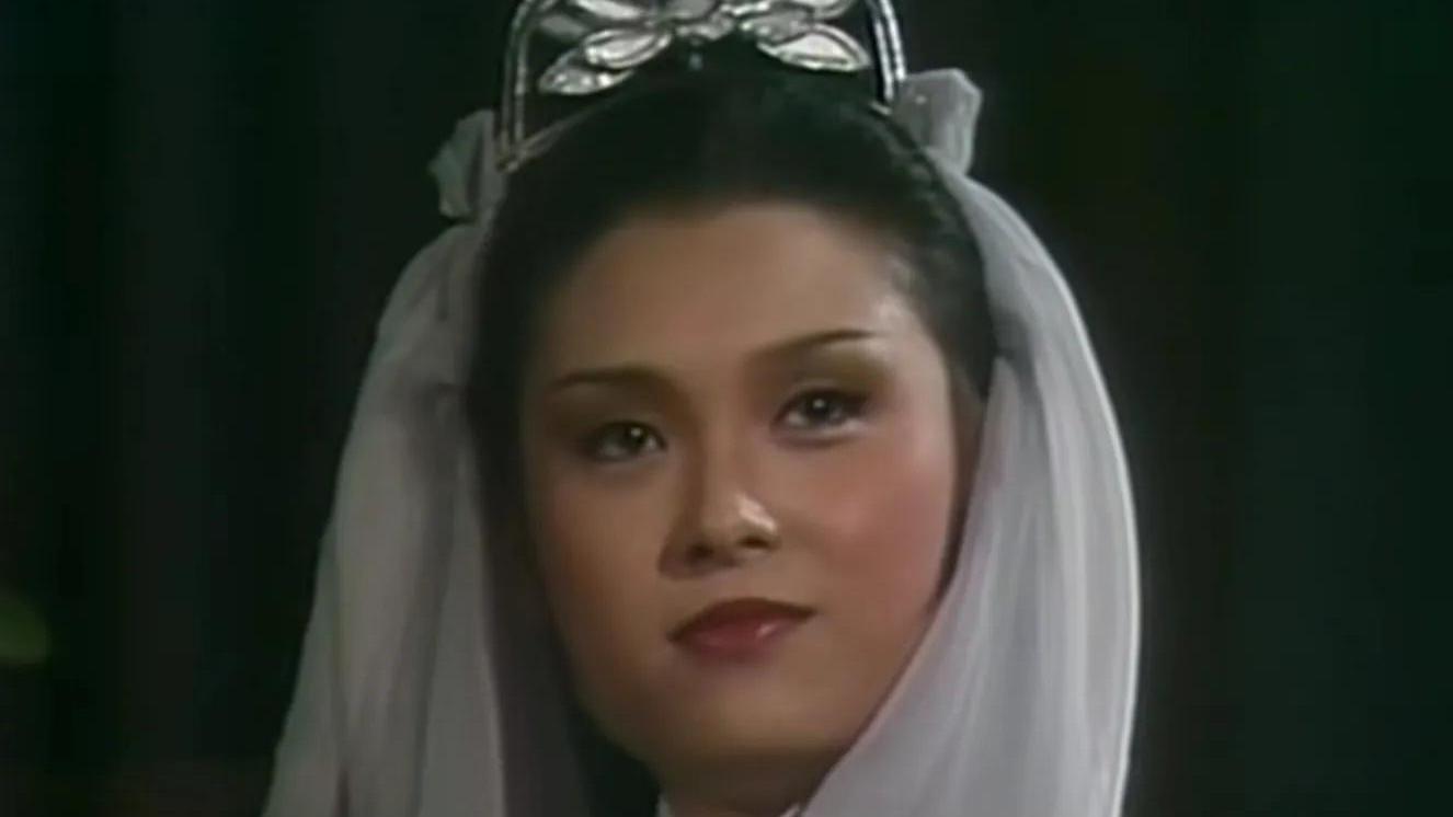 李莫愁|疯批美人“李莫愁”别硬演，有人美如仙女，有人似大妈，差距真大