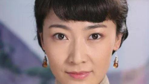 阿斯茹|演员阿斯茹: 怀孕后男友瘫痪, 不离不弃照顾他8年, 未办婚礼成遗憾