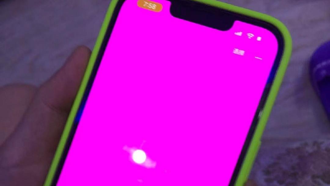 iphone13|iPhone 13出现“重大质量问题”！屏幕突然变粉？