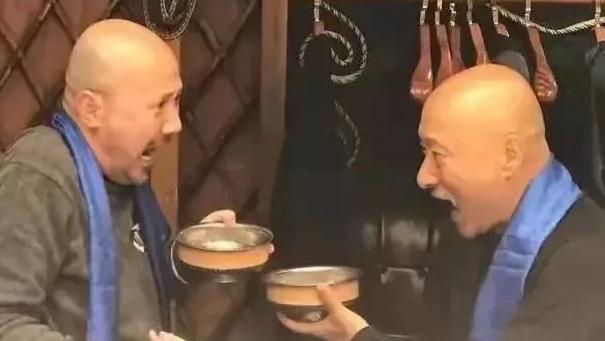腾格尔|腾格尔请陈佩斯吃烤全羊喝大酒，因为两人太像，被误认为是亲兄弟