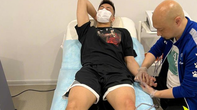 郭艾伦|郭艾伦自嘲：废手、废腿、废人，晒接受手脚治疗照片，令人心痛