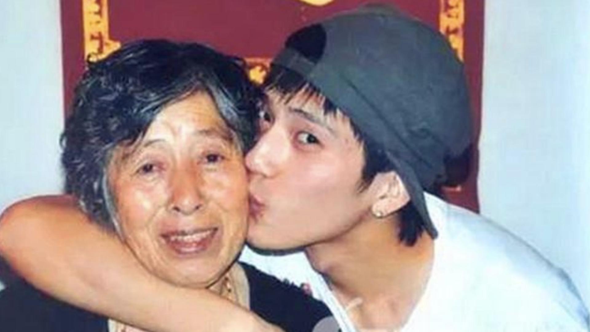 井柏然|出生28天就被遗弃，奶奶捡破烂将他养大，如今成功父母才来认亲