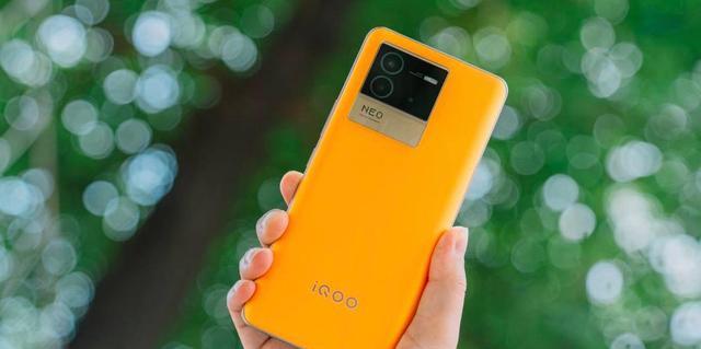 CPU|起价1999元,iQOONeo6SE中端手机值得买吗?看这4位用户怎么评价