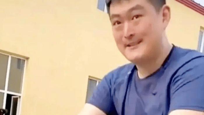 赵本山|赵本山儿子怒了：公司所有艺人，不要拿赵本山炒作