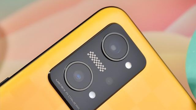 高通骁龙|图说千元档颜值担当 棋盘格realme Q5Pro骁龙870+80W同价位绝无仅