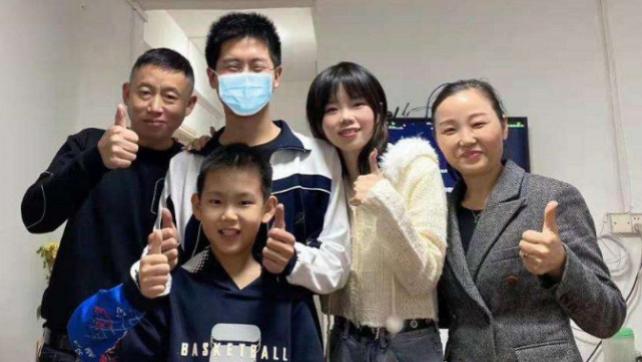 孙悦|太损了！孙辉被妈妈打扮异常乖巧，孙悦揭露原因：哥哥没有欺负我