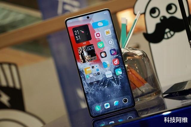 半导体|国产手机市场诞生“新爆款”，30秒销售额破亿，仅售3699元起