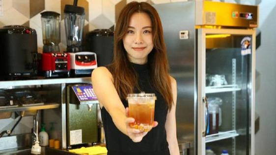 邓丽欣|4年前追爱砸千万到台开店！邓丽欣情断王子，品牌心碎收摊