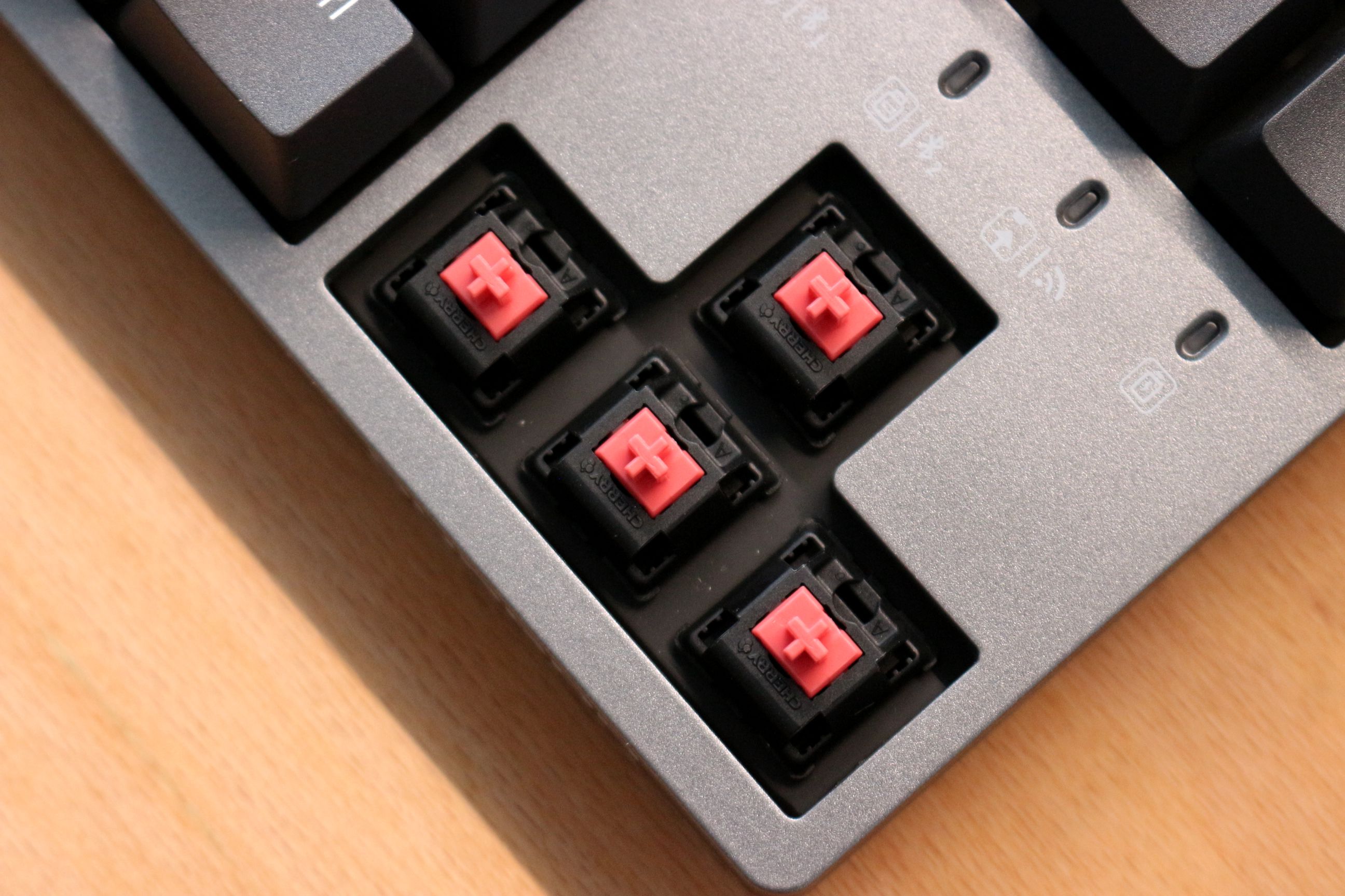 摩托罗拉|桌面小升级，杜伽K320W三模机械键盘，给我一步到位的感觉