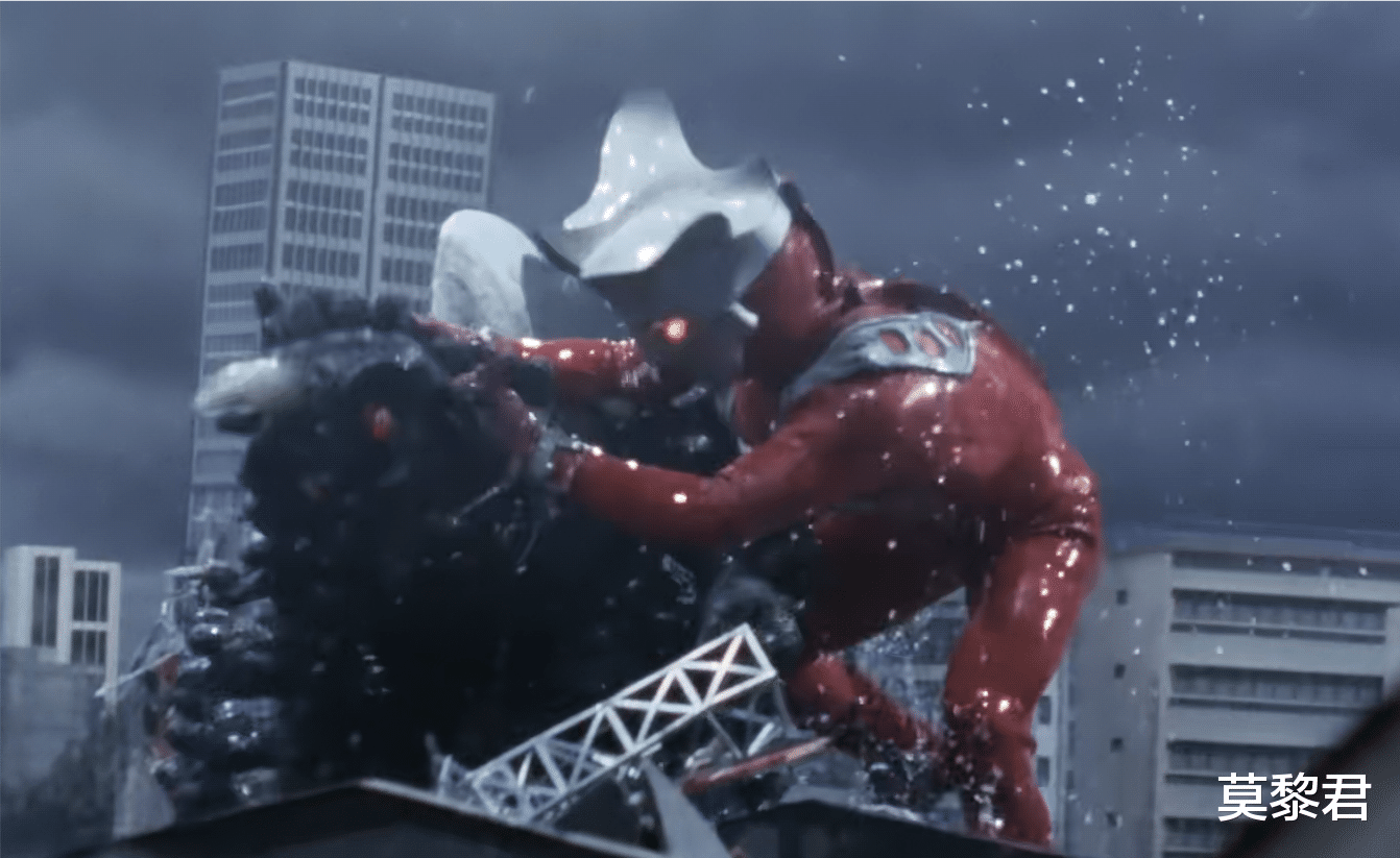 雷欧|幼稚的雷欧:凤源踢坏了小石块,就认为自己练成飞踢了!