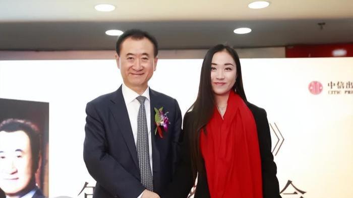 王健林|王健林贴身助理，月休15天，年薪上百万，风光背后却都是心酸