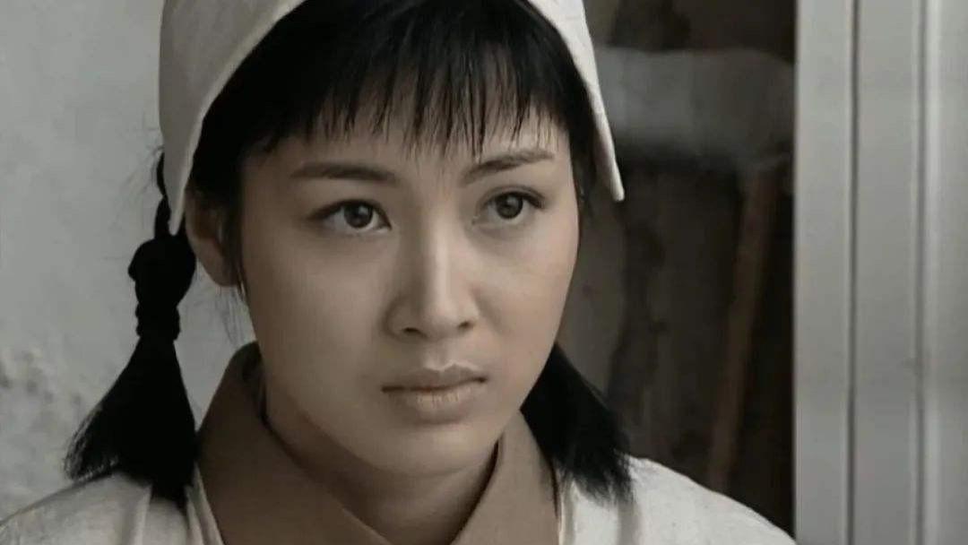 童蕾|演完《亮剑》再演《与君初相识》，42岁童蕾古装造型风韵犹存