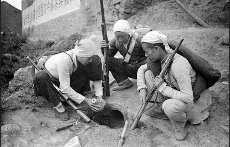 漫画|日本侵华老兵用漫画还原地雷战:稍微踩错,“轰”一下就完蛋