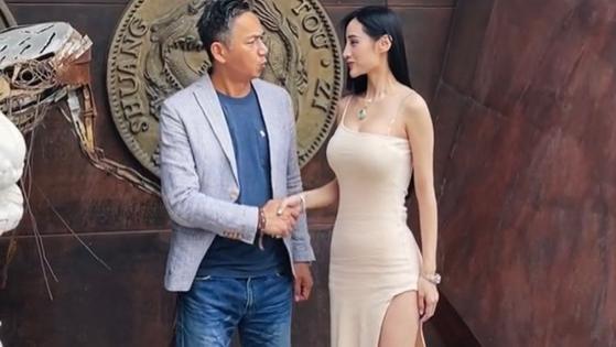 骆达华|骆达华被女网红邀请拍视频，两只手紧握良久