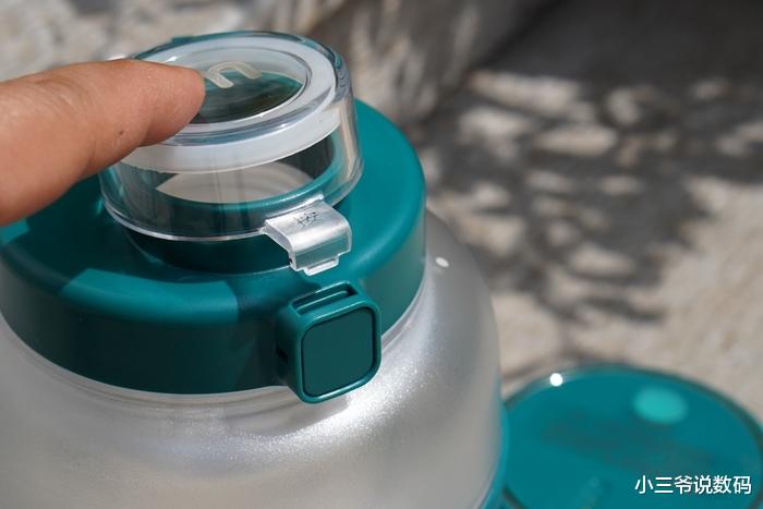 |摩飞便携榨汁桶：随时补水，40秒鲜榨，喝出美美好肌肤！