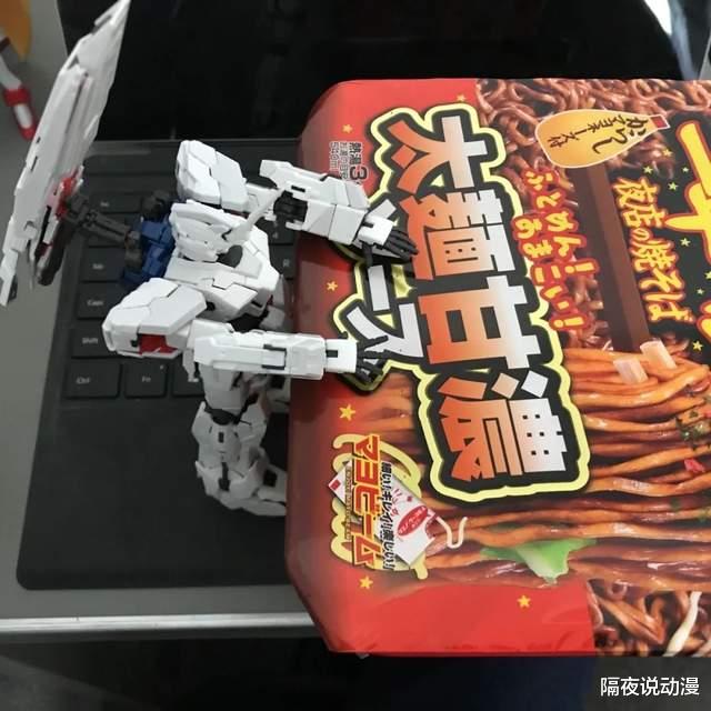 手办|“百元手办压5块钱杯面”,这是专属于阿宅们的二次元浪漫