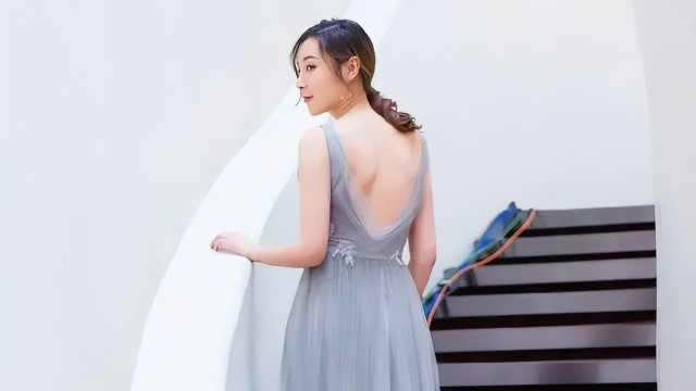 |耗时8年女流喜得驾照，火速冲上热搜，粉丝：就差赢YJJ这一件事了