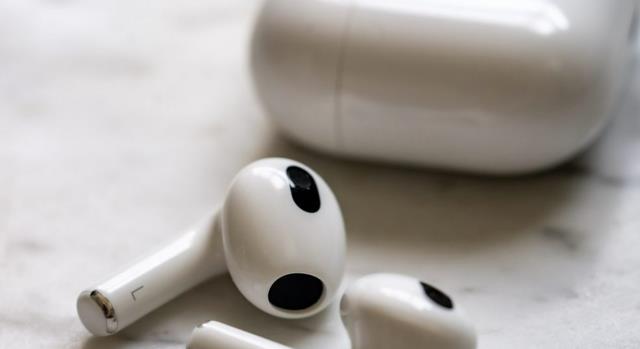 电池|【2022年耳机购买指南】我精心挑选了8款真无线蓝牙耳机并详解