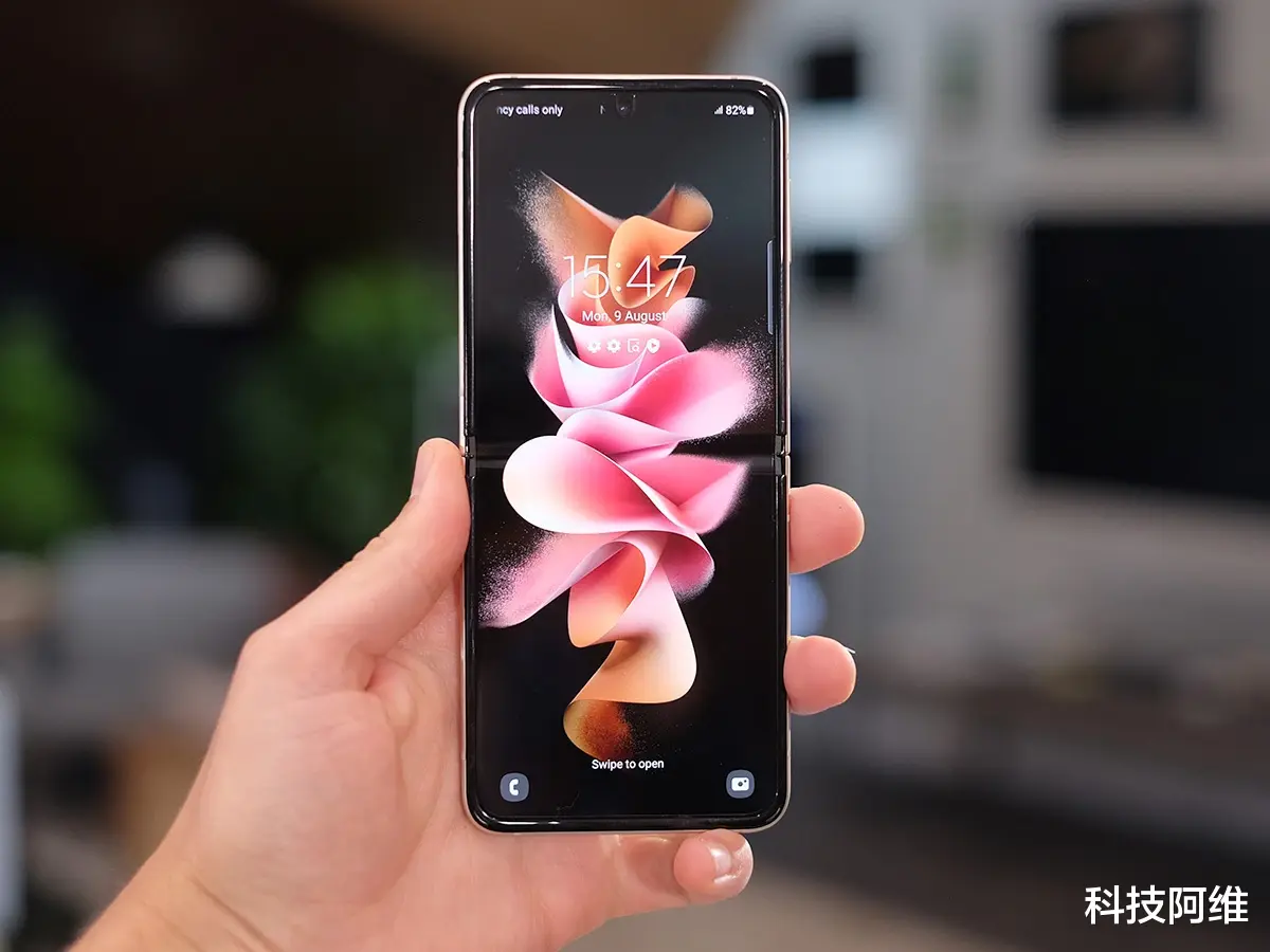 充电技术|发布一年下跌1880元,120赫兹+IPX8,折叠屏旗舰无奈售价大跳水