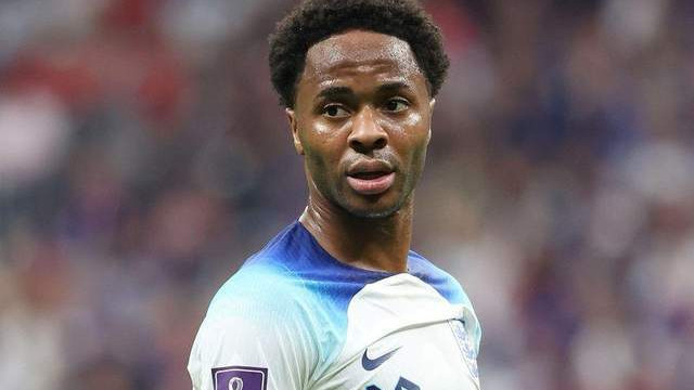不快乐! 斯特林错过3-0赶回伦敦, 妻儿被持枪歹徒抢走30万英镑名表