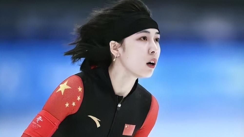 短道速滑|美炸了！冬奥火出圈的速滑队员晒美照，英姿飒爽，六块腹肌让人羡