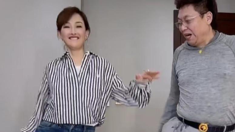 王为念|牛莉大跳本草纲目，完美身材不似48岁，搭档王为念眼神紧盯不放