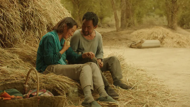 隐入尘烟|《隐入尘烟》票房破千万，导演激动发文却被骂，称女制片人将裸奔