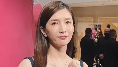 江疏影|江疏影参加活动被指脸颊凹陷，近距离采访，原相机下的她太瘦了