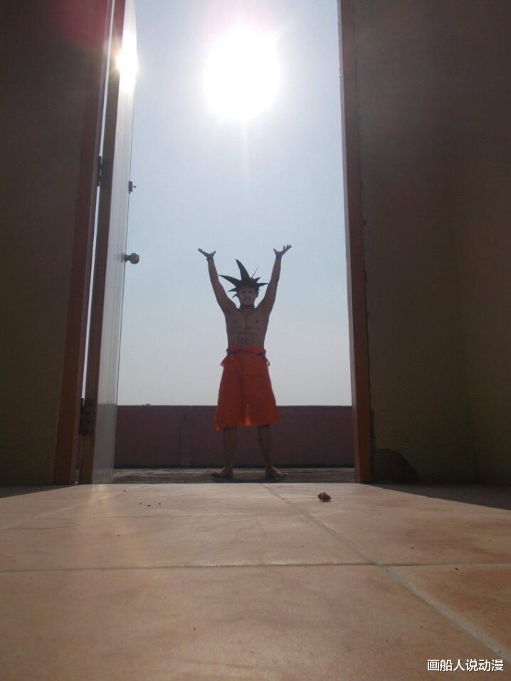 龙珠|泰国小哥cos的龙珠火了,悟吉塔孙悟空贝吉塔都不忍直视,都毁了