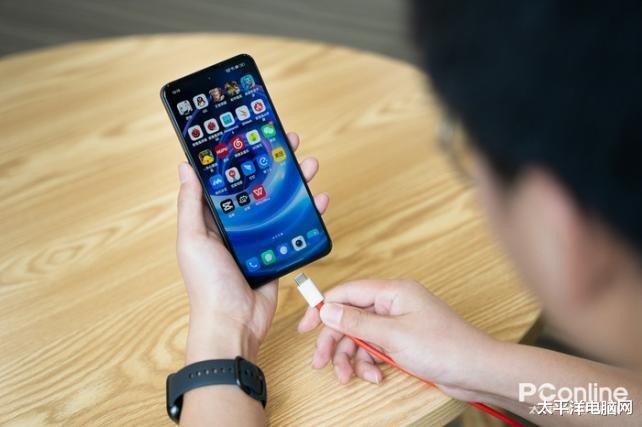 thinkbook|出门才发现忘记给手机充电?最快十分钟满血!