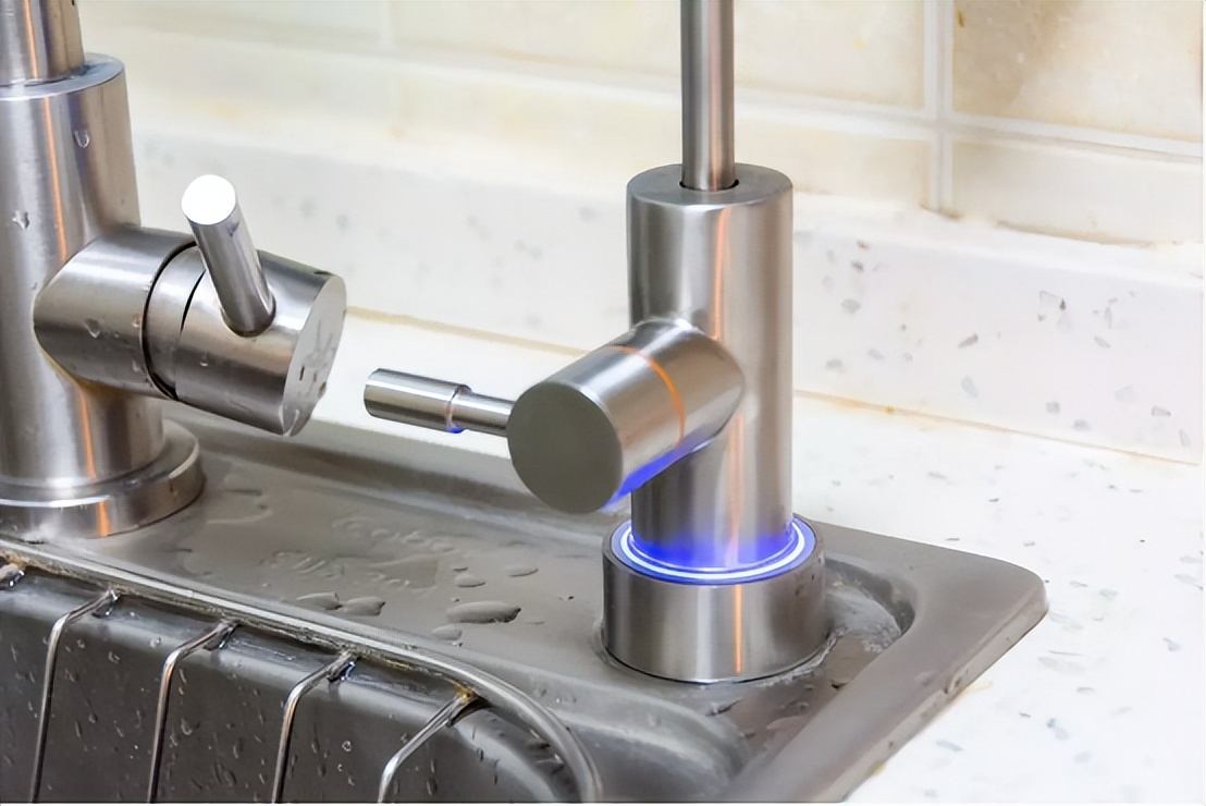 净水器|九阳打破净水器大难题？两个水龙头双出水，让喝的用的都是净化水