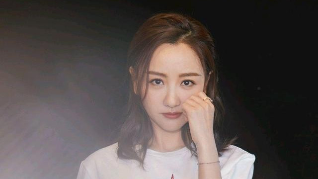 杨蓉|出道26年40部戏0绯闻，朱一龙发文庆生8年，杨蓉为何被称最懒演员