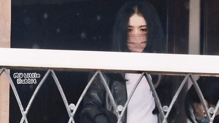 赵丽颖|不做陪衬做主角！赵丽颖穿西装皮短裤录节目打扮清凉，换公主切变古风美人