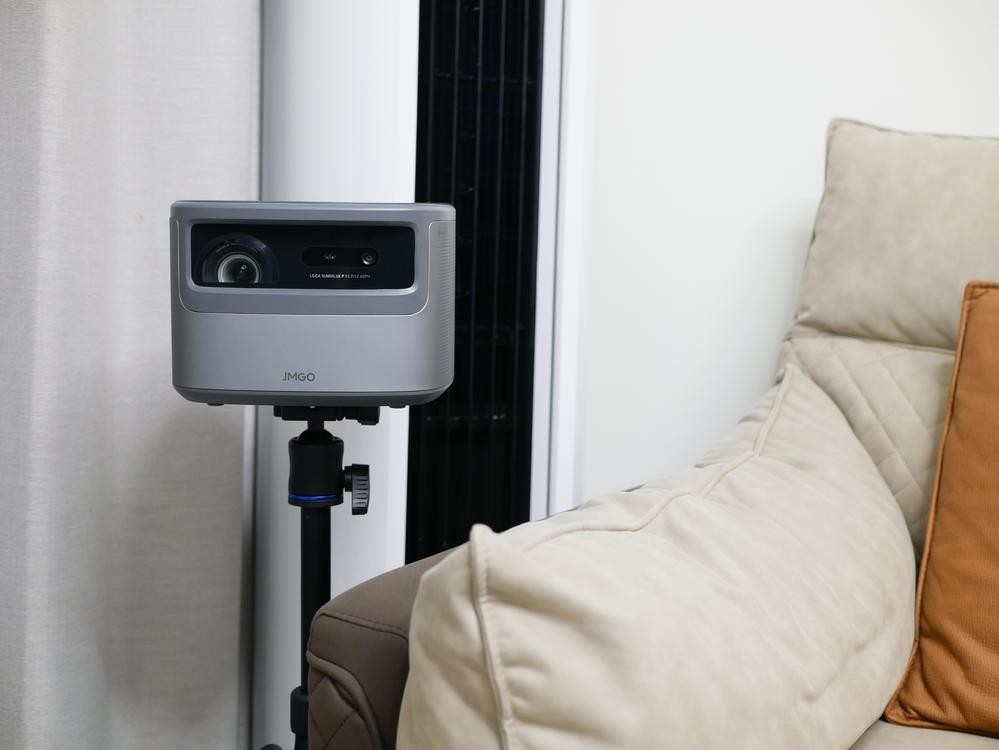 投影仪|5000元价位段的投影仪选哪个好?高亮原色投影才是王道