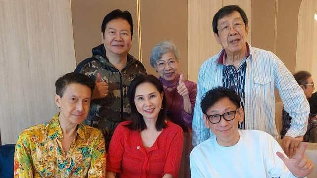 胡枫|港星齐聚为姜大卫庆生！87岁“鬼后”罗兰状态好，90岁胡枫超精神