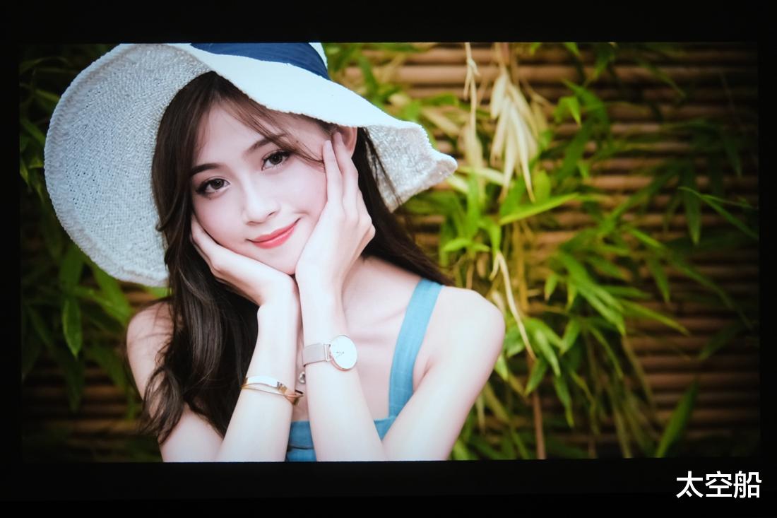 投影仪|把电影院搬回家有何难？知麻Z1投影仪评测