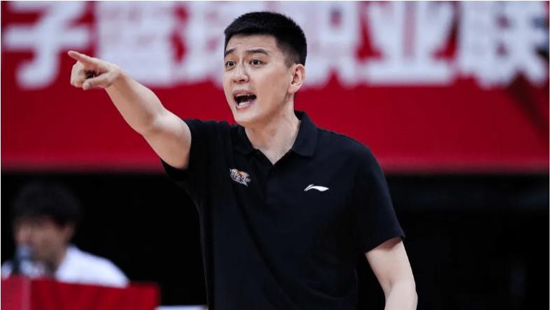 杨鸣|总冠军稳了? 杨鸣: 科比说过任务还没完成 比赛结束再说