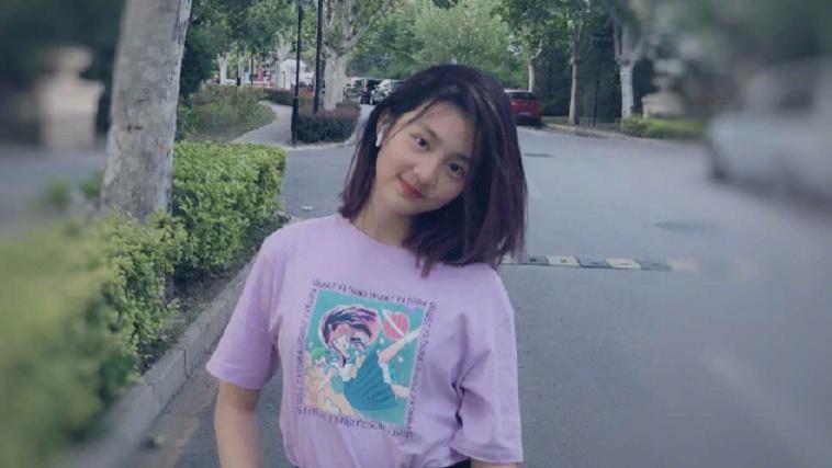 黄磊|黄磊大女儿多多罕秀短发，年仅16岁清纯可人，戴黄金耳环闪到反光