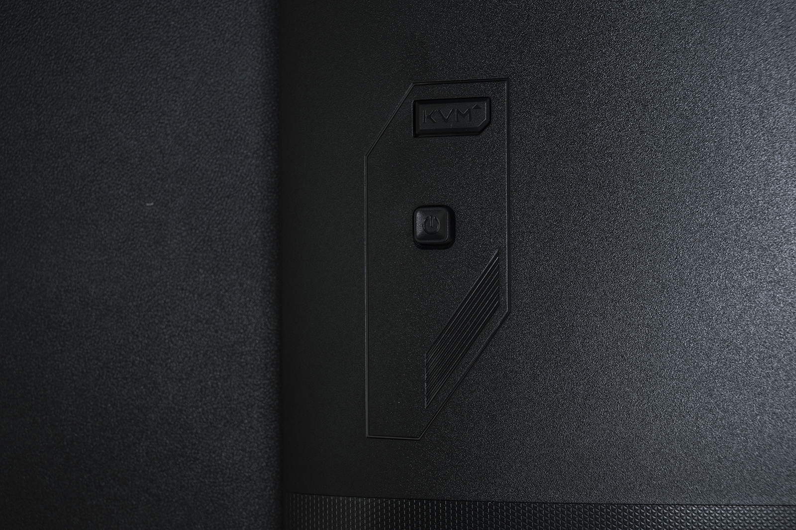 显示器|释放桌面与思想，4K高刷技嘉KVM电竞显示器，M32U带四套主机飞